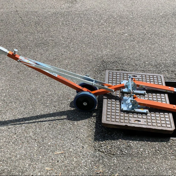 ITALIFTERS CL10 magnetic manhole lifter   ITALIFTERS CL10 manhole cover lifter   Neodymium magnetic lifter ITALIFTERS CL10 for manhole covers