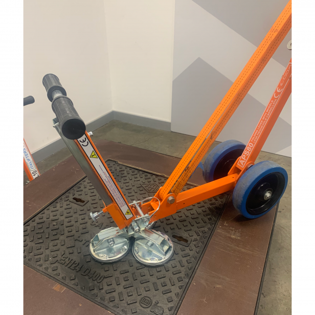 ITALIFTERS XT11 magnetic manhole cover lifter   XT11 triple magnetic plate manhole lifter   Magnetic lifter XT11 for manhole covers (650 kg)