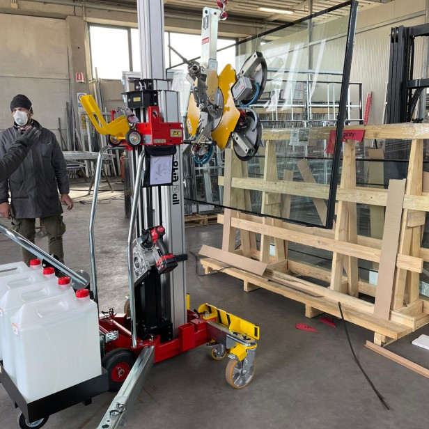 GOLIA BULL Manual Glass Lifting System for professional use