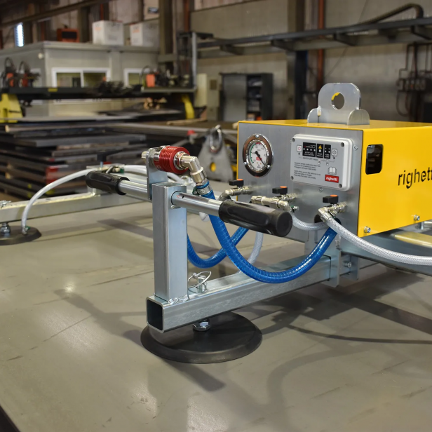 Vacuum Lifter for metal sheets (WITH BATTERIES) RIGHETTI FS6B 500-500kg