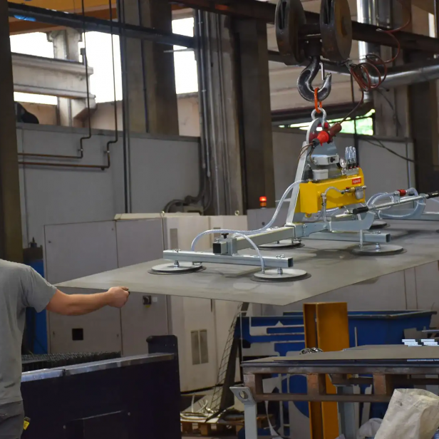 ELECTRIC VACUUM LIFTER  for metal sheets RIGHETTI F6EB 1000kg