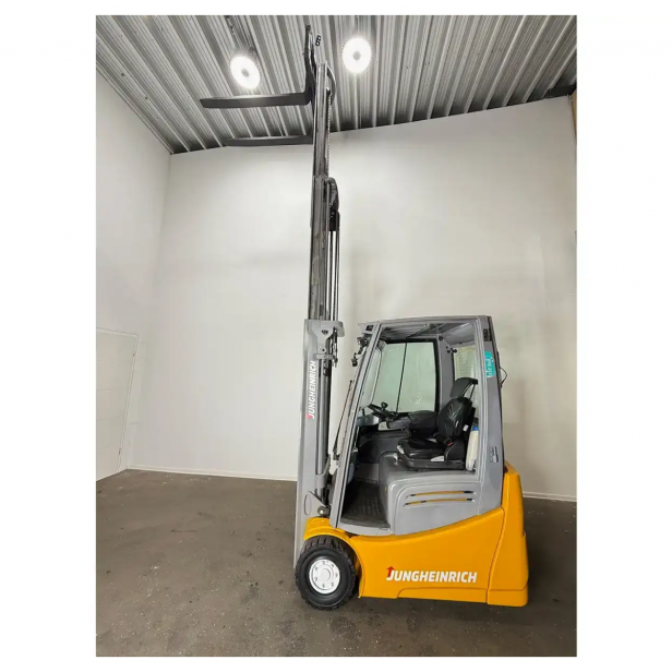  JUNGHEINRICH USED ELECTRIC FORKLIFT EFG213  1.300kg(2017) Triplex BH 205cm 3.Valve 