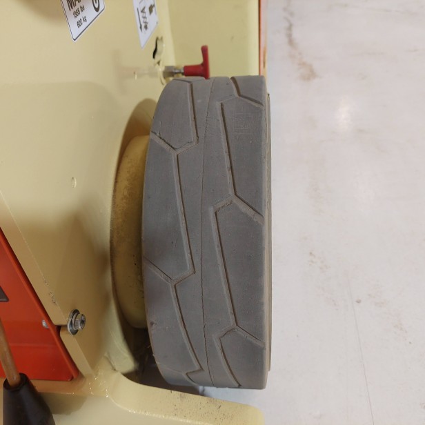 USED LG 6RS SCISSOR LIFT (2015) 8M 230KG