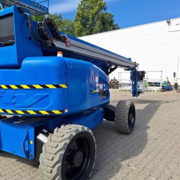  USED ARTICULATED BOOM LIFTS NIFTYLIFT HR28 HYBRID 4X4  (2017) 28M 280kg