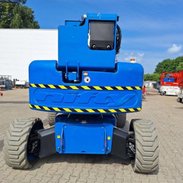  USED ARTICULATED BOOM LIFTS NIFTYLIFT HR28 HYBRID 4X4  (2017) 28M 280kg