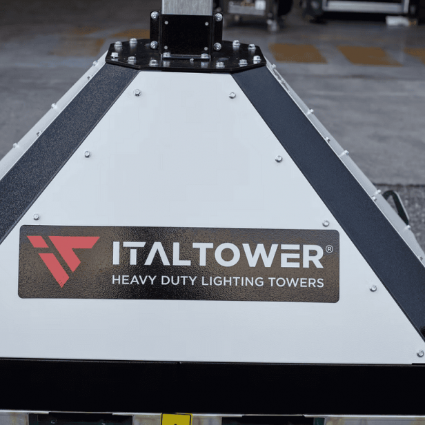 ITALTOWER SOLAR LIGHTING TOWER WITH MANUAL LIFTING SYSTEM STREET SOLAR  ILLUMATED AREA UP TO 480 SQM