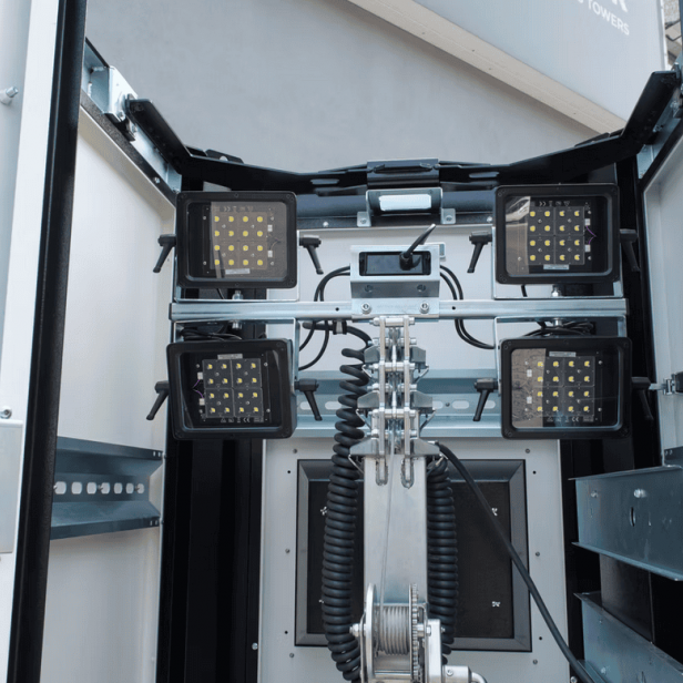 ITALTOWER LIGHTING TOWER FOR EMERGENCY SITUATIONS WITH MANUAL LIFTING SYSTEM SHIELD 5.5M 3000SQM