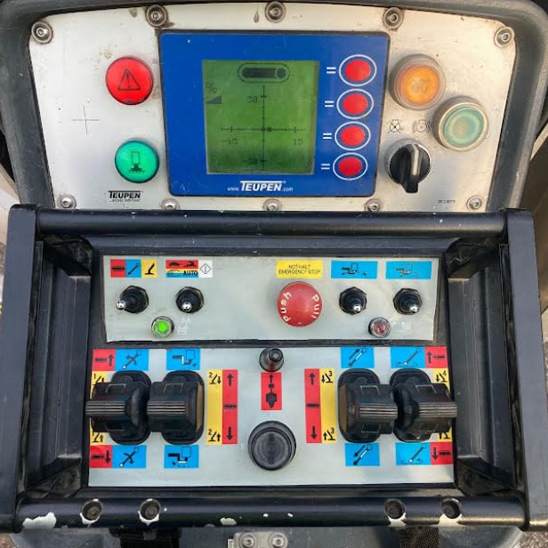 TEUPEN USED self-propelled TELESCOPIC CRAWLER  LEO 30T 30.2M 200kg (2015) 