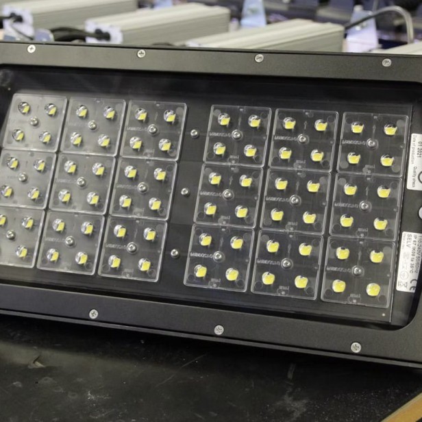 ITALTOWER ΠΥΡΓΟΣ ΦΩΤΙΣΜΟΥ ΜΕ ΧΕΙΡΟΚΙΝΗΤΗ ΑΝΥΨΩΣΗ  STREET PLUG-IN  ΕΩΣ 5.5M ΦΩΤΙΖΟΜΕΝΟΣ ΧΩΡΟΣ 4700ΤΜ