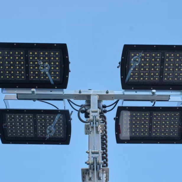 ITALTOWER LIGHTING TOWER WITH MANUAL LIFTING SYSTEM ORUS UP TO 9M - ILLUMATED AREA UP TO 9300 SQM