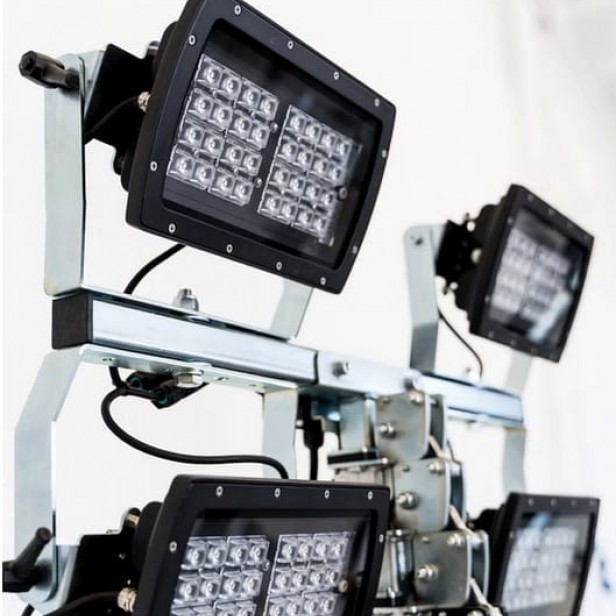 ITALTOWER LIGHTING TOWER WITH MANUAL LIFTING SYSTEM KT UP TO 5.5M - ILLUMATED AREA UP TO 3000 SQM