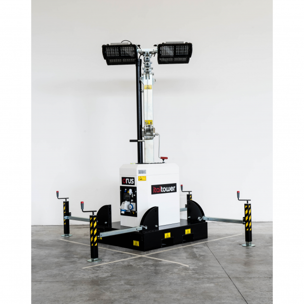 ITALTOWER LIGHTING TOWER WITH MANUAL LIFTING SYSTEM BARROWTOWER UP TO 5.5M - ILLUMATED AREA UP TO 4700 SQM
