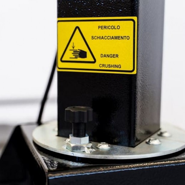 ITALTOWER LIGHTING TOWER WITH MANUAL LIFTING SYSTEM BARROWTOWER UP TO 5.5M - ILLUMATED AREA UP TO 4700 SQM