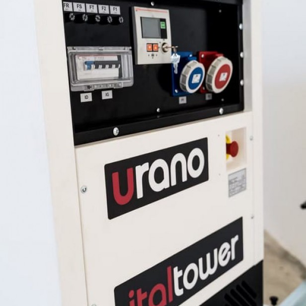 ITALTOWER LIGHTING TOWER WITH MANUAL LIFTING SYSTEM URAN UP TO 7M - ILLUMATED AREA UP TO 9300 SQM