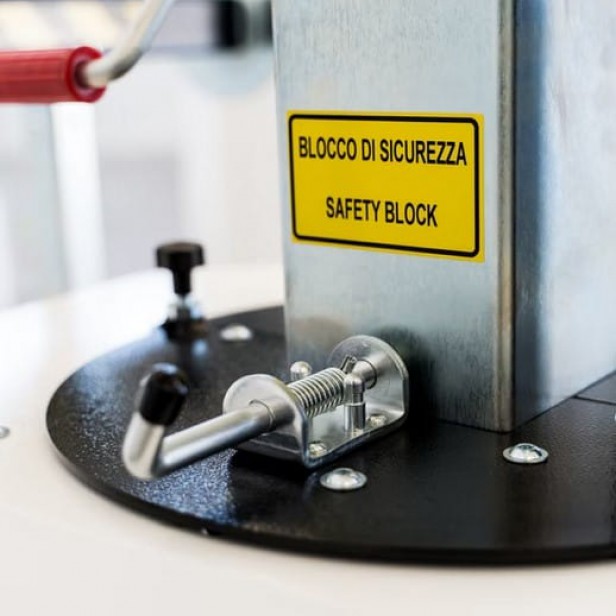 ITALTOWER LIGHTING TOWER WITH MANUAL LIFTING SYSTEM TOWERLOOP UP TO 7M - ILLUMATED AREA UP TO 4700 SQM