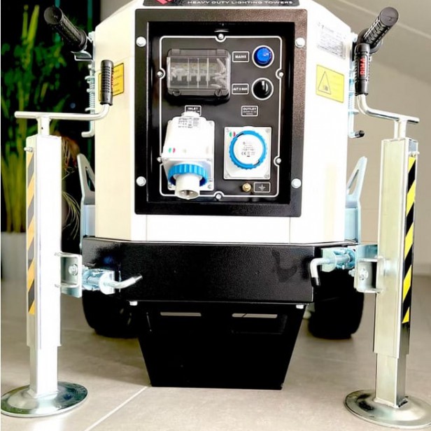 ITALTOWER LIGHTING TOWER WITH MANUAL LIFTING SYSTEM TOWERLOOP UP TO 7M - ILLUMATED AREA UP TO 4700 SQM