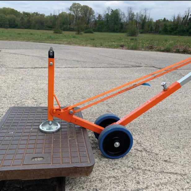ITALIFTERS XT4 Nano magnetic manhole cover lifter   Compact lifter XT4 Nano with extendable handle   XT4 Nano magnetic lifter for manhole covers