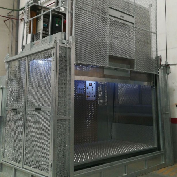 SAECLIMBER - Construction Hoists E15 - 200M 2000KG