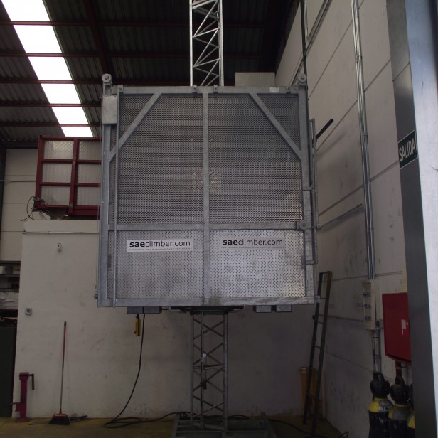 SAECLIMBER - Construction Hoists  E10 - 120M 1000KG