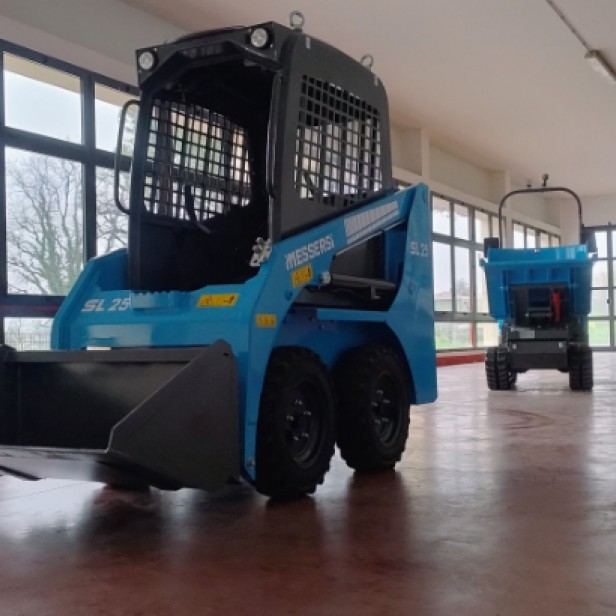 Messersi SL25 mini skid loader compact loader SL25 Messersi SL25 for construction mini loader Messersi lifting capacity 350 kg
