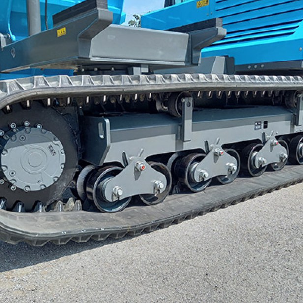 Messersi TC550D μίνι ερπυστριοφόρο dumper 5000 kg Messersi TC550D με κινητήρα 115 hp Stage V Messersi TC550D με υδροστατική μετάδοση Messersi TC550D με 180° περιστρεφόμενο κάδο Messersi TC550D με κλειστή καμπίνα και κλιματισμό