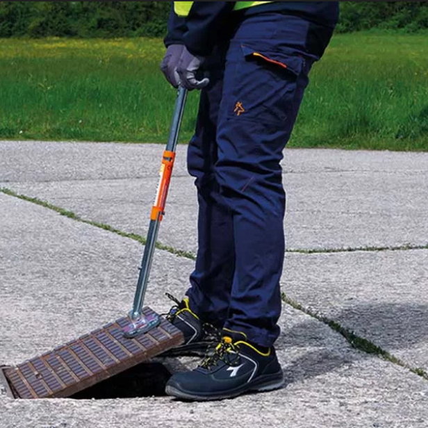 ITALIFTERS XT1 NANO ERGOCERT μαγνητικό ανυψωτικό καλυμμάτων φρεατίων   ITALIFTERS XT1 NANO ERGOCERT ανυψωτικό με 7 μαγνήτες νεοδυμίου   Μαγνητικό ανυψωτικό XT1 NANO ERGOCERT για καλύμματα φρεατίων 230 kg