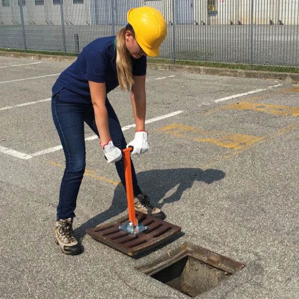 ITALIFTERS CL9 μαγνητικό ανυψωτικό καλυμμάτων φρεατίων   ITALIFTERS CL9 ανυψωτικό φρεατίων με 9 μαγνήτες νεοδυμίου   Μαγνητικό ανυψωτικό CL9 για καλύμματα φρεατίων