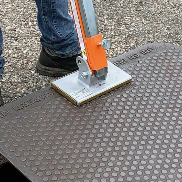 ITALIFTERS CL11 ATEX μαγνητικό ανυψωτικό καλυμμάτων φρεατίων ATEX   ITALIFTERS CL11 ATEX ανυψωτικό φρεατίων με καμπυλωτή βάση   Αντισπινθηριστικό ανυψωτικό CL11 ATEX για επικίνδυνες ζώνες