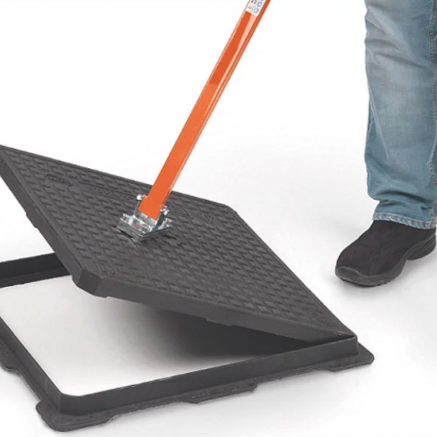 ITALIFTERS LB5 μαγνητικό ανυψωτικό καλυμμάτων φρεατίων   ITALIFTERS LB5 ανυψωτικό με αναδιπλούμενη βάση   Μαγνητικό ανυψωτικό LB5 για καλύμματα φρεατίων 70 kg