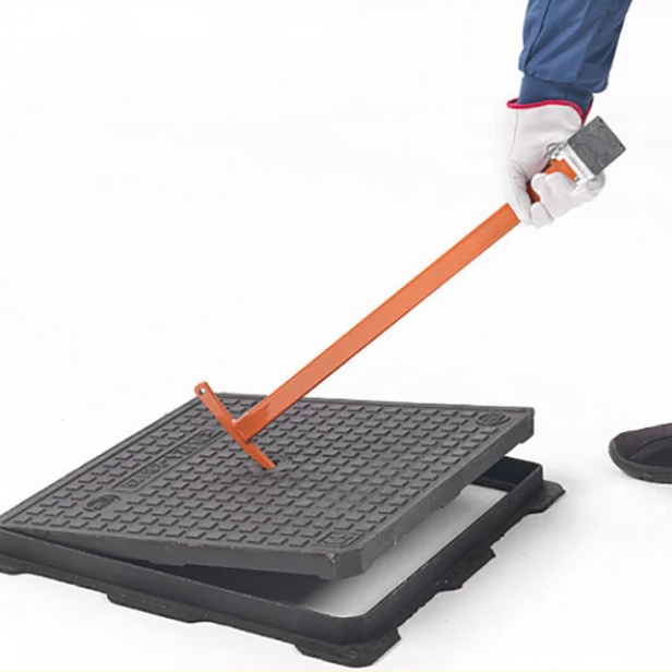 ITALIFTERS LB5 μαγνητικό ανυψωτικό καλυμμάτων φρεατίων   ITALIFTERS LB5 ανυψωτικό με αναδιπλούμενη βάση   Μαγνητικό ανυψωτικό LB5 για καλύμματα φρεατίων 70 kg