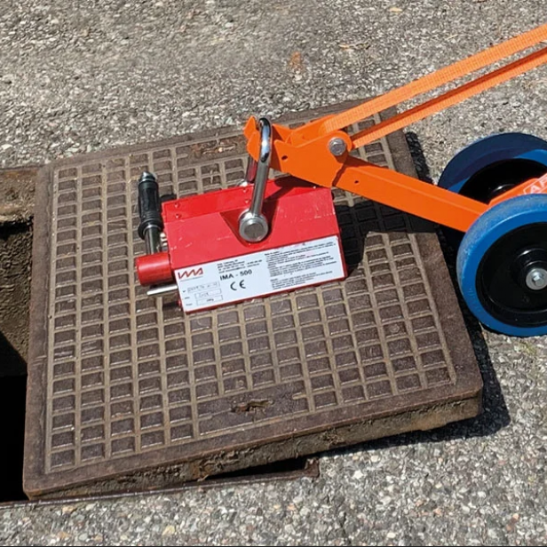 ITALIFTERS PM400 magnetic manhole cover lifter ITALIFTERS PM500 magnetic manhole cover lifter ITALIFTERS PM1000 magnetic manhole cover lifter Magnetic manhole cover lifter ITALIFTERS