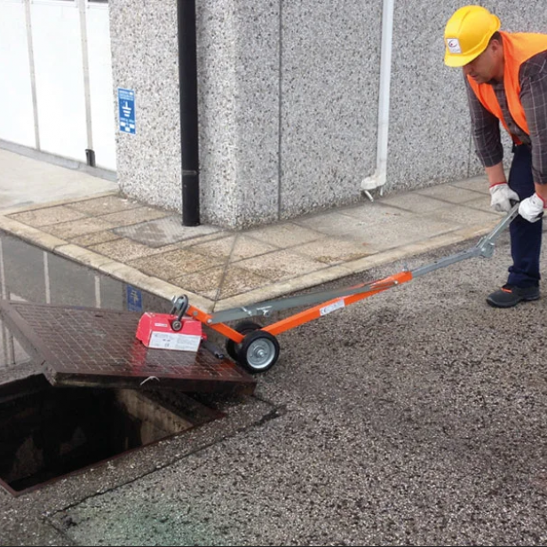 ITALIFTERS PM400 magnetic manhole cover lifter ITALIFTERS PM500 magnetic manhole cover lifter ITALIFTERS PM1000 magnetic manhole cover lifter Magnetic manhole cover lifter ITALIFTERS