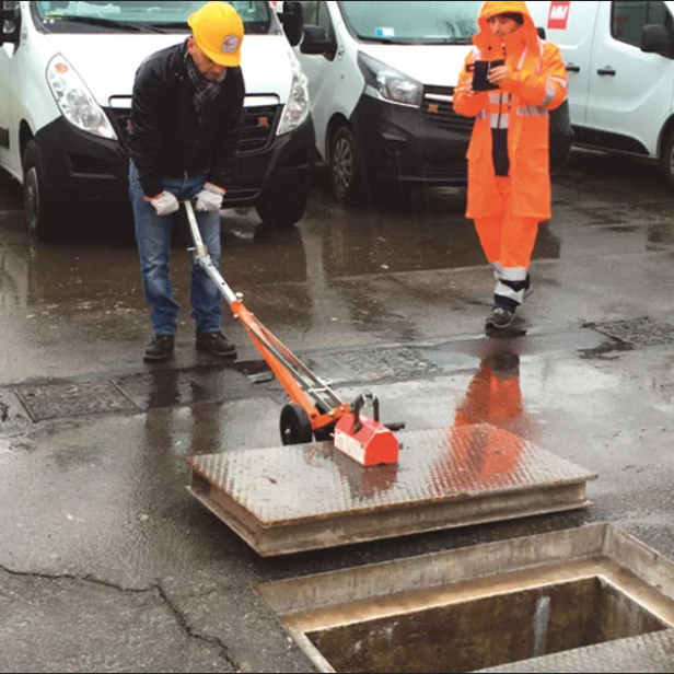 ITALIFTERS PM400 magnetic manhole cover lifter ITALIFTERS PM500 magnetic manhole cover lifter ITALIFTERS PM1000 magnetic manhole cover lifter Magnetic manhole cover lifter ITALIFTERS