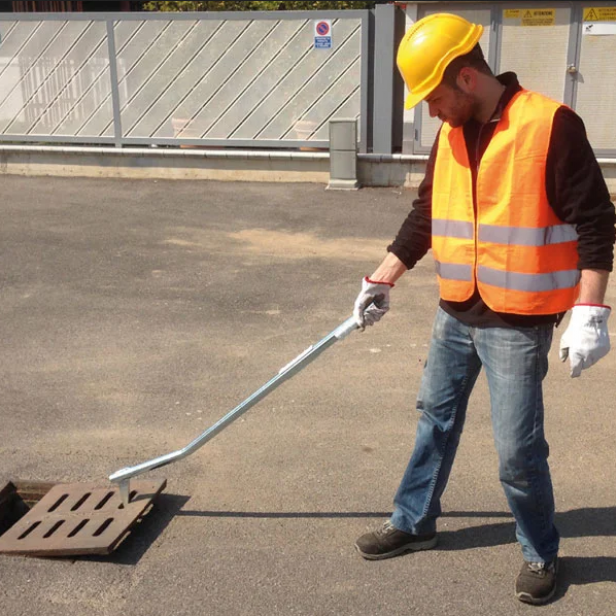 ITALIFTERS LB4 lifting tool ITALIFTERS LB4 tool in use LB4 ITALIFTERS for manhole cover lifting