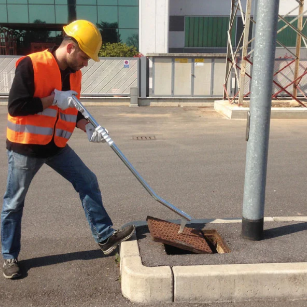 ITALIFTERS LB4 lifting tool ITALIFTERS LB4 tool in use LB4 ITALIFTERS for manhole cover lifting