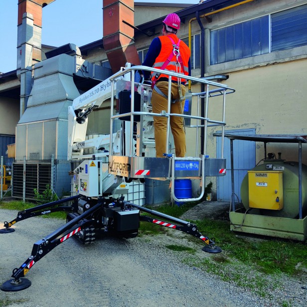 Platform Basket Spider 15.70, tracked spider lift 15.70, self-propelled spider boom lift 15.70, Platform Basket 15.70 crawler lift