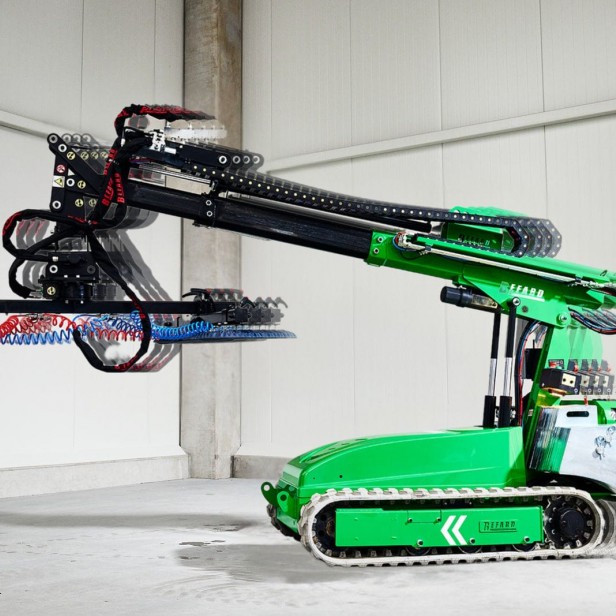 Befard XGR800.3, crawler installation robot, vacuum manipulator 800 kg, 8 suction cups, radio remote control