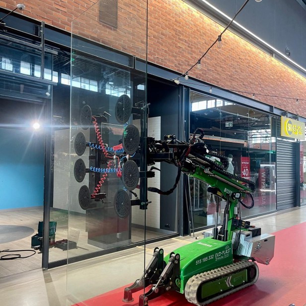 Befard XGR800.3, crawler installation robot, vacuum manipulator 800 kg, 8 suction cups, radio remote control