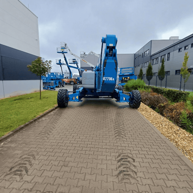 Articulating self-propelled boom lift Genie ZX-135/70 (MOD 2015), Genie ZX-135/70 diesel boom lift 43.15m, Genie ZX-135/70 aerial work platform, Genie ZX-135/70 articulating boom lift construction equipment, Genie ZX-135/70 professional boom lift, availab