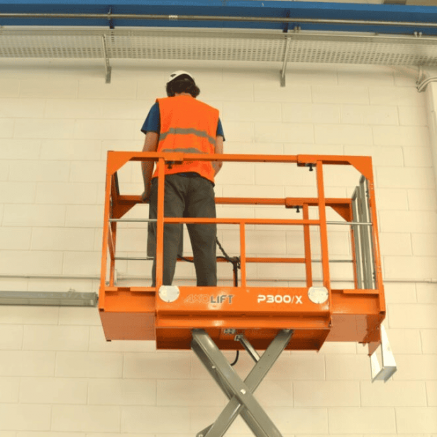 AXOLIFT P300X επαγγελματική πλατφόρμα εργασίας AXOLIFT P300X αυτοκινούμενη ψαλιδωτή πλατφόρμα AXOLIFT P300X Low Level Access Platform AXOLIFT P300X πλατφόρμα εργασίας 4,95 m AXOLIFT P300X επαγγελματική πλατφόρμα εργασίας AXOLIFT P300X compact scissor lift AXOLIFT P300X πλατφόρμα για εργοτάξια AXOLIFT