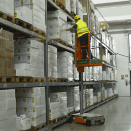 AXOLIFT MANUAL LOW LEVEL ACCESS MAST PLATFORM MANULIFT 200 - 4M 125KG 