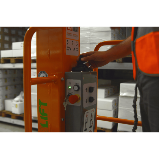 AXOLIFT ΧΕΙΡΟΚΙΝΗΤΗ ΑΝΥΨΩΤΙΚΗ ΠΛΑΤΦΟΡΜΑ ΑΤΟΜΩΝ MANULIFT 200/4 - 4M 125KG - Kapountalis