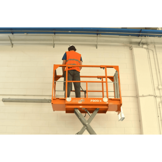 AXOLIFT P300X | Αυτοκινούμενη ψαλιδωτή πλατφόρμα χαμηλής πρόσβασης | 240 kg | 4,95 m AXOLIFT P300X | Αυτοκινούμενη ψαλιδωτή πλατφόρμα χαμηλής πρόσβασης | 240 kg | 4,95 m - Kapountalis