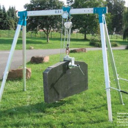 Stationary gantry crane "Alu-Ruck-Zuck" -500 kg load capacity, 2000 mm clear width