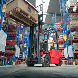 ELECTRIC FORKLIFT  EP EFL201-2000KG 3000MM