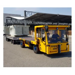 ITALCARRELLI Operator on board self-propelled transporters (spt) ΤPEN300 with load capacities ranging from 10 to 500 tons and more.