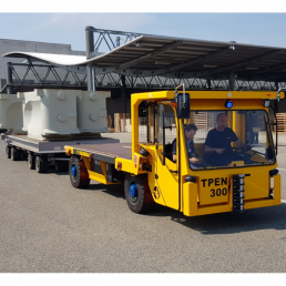 ITALCARRELLI Operator on board self-propelled transporters (spt) ΤPEN300 with load capacities ranging from 10 to 500 tons and more.