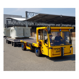 ITALCARRELLI Operator on board self-propelled transporters (spt) ΤPEN300 with load capacities ranging from 10 to 500 tons and more.