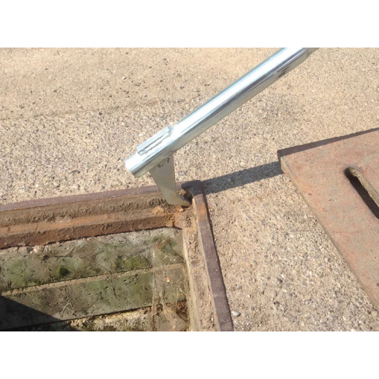 ITALIFTERS LB4 | Nail-Type Manhole Cover Lifting Tool ITALIFTERS LB4 | Nail-Type Manhole Cover Lifting Tool - Kapountalis