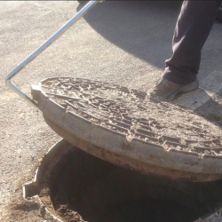 ITALIFTERS LB7 | Beak-Type Manhole Cover Lifting Tool ITALIFTERS LB7 | Beak-Type Manhole Cover Lifting Tool